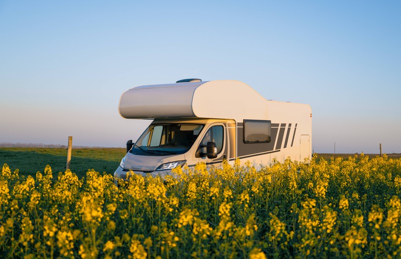 Wie bleibt es im Sommer im Camper kühl?