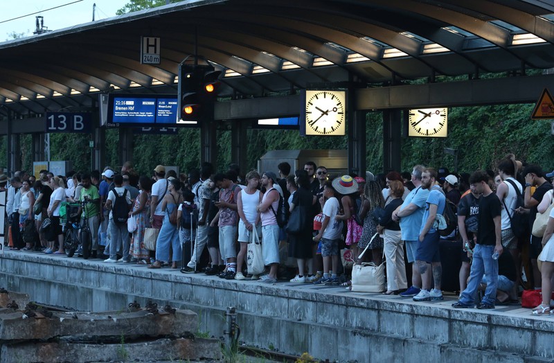 Die DB rät von allen nicht notwendigen Reisen ab.