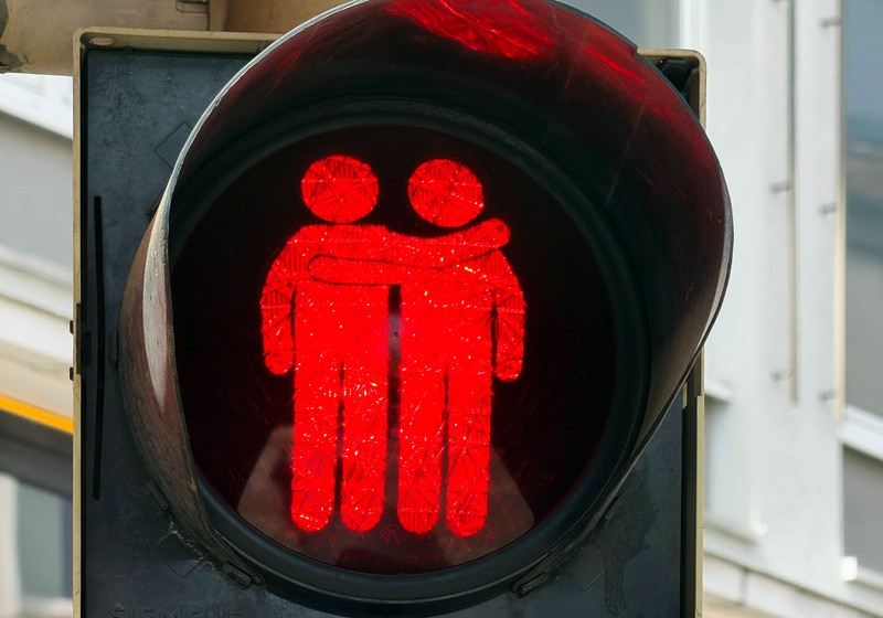 In Deutschland geht man selten bei rot über die Straße – auch, wenn kein Auto zu sehen ist.